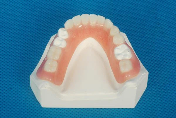 Tanie protezy dentystyczne Valplast